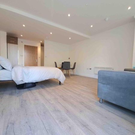 Stylish Converted Ground Floor Studio - London Kültér fotó