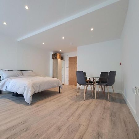 Stylish Converted Ground Floor Studio - London Kültér fotó