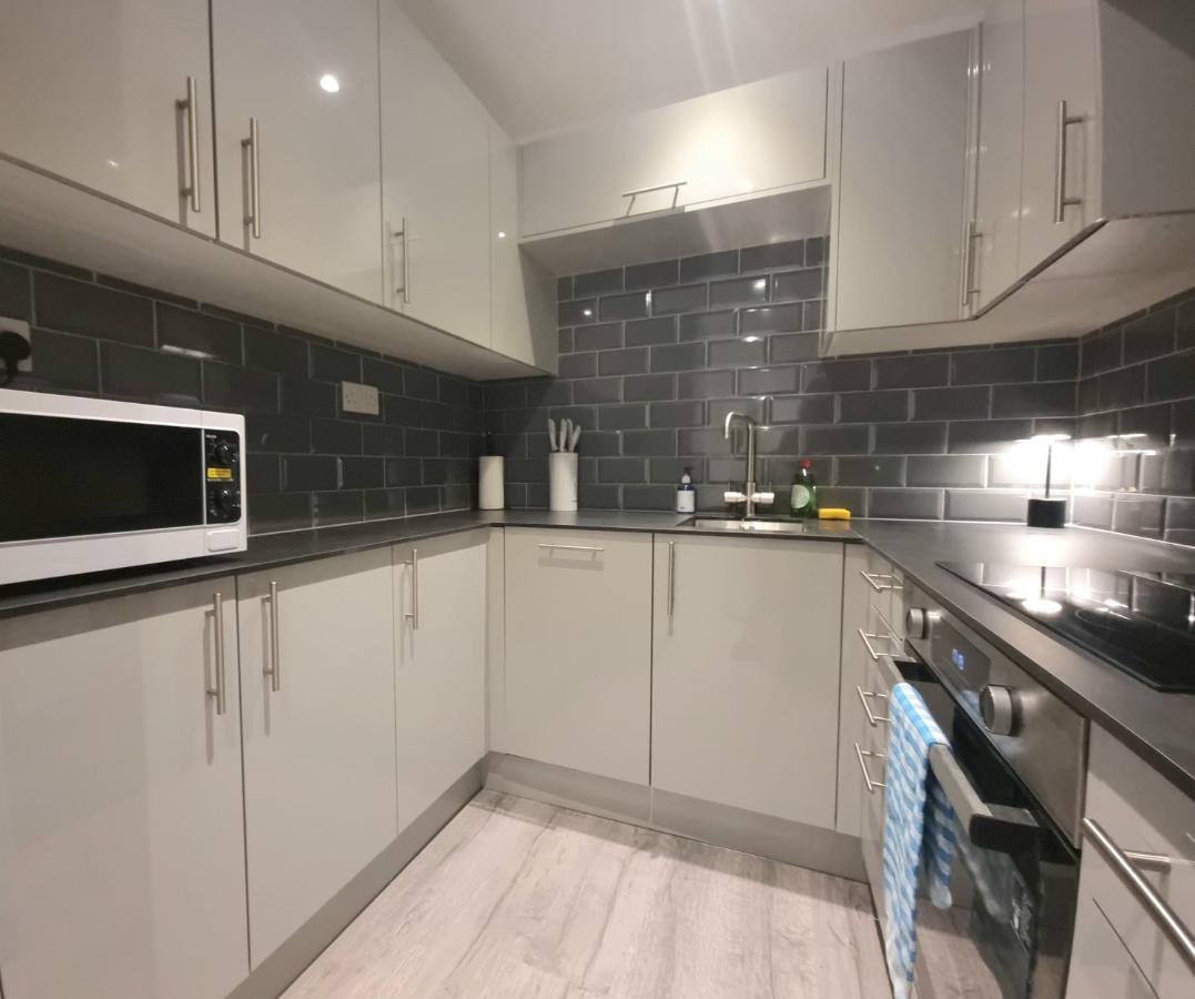 Stylish Converted Ground Floor Studio - London Kültér fotó